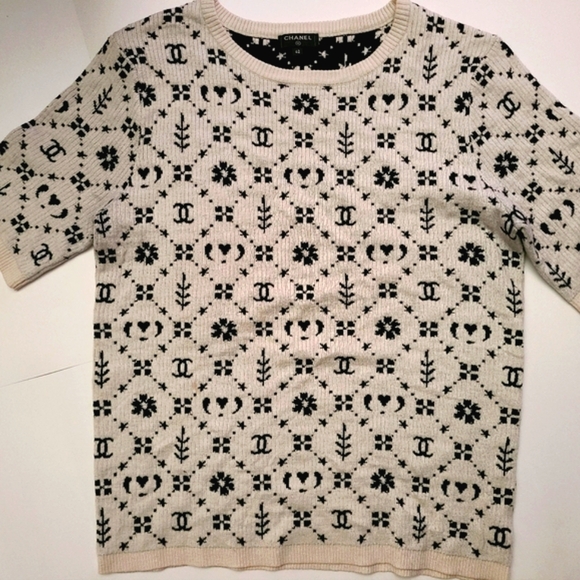 CHANEL Tops - CHANEL Black and Cream Patterned Short Sleeve Tee